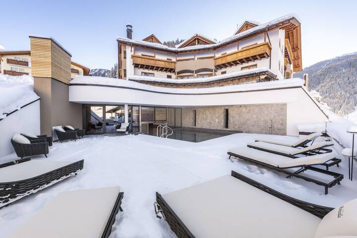 Hotel with Pool