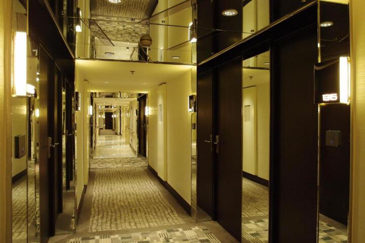 Hotel Entry