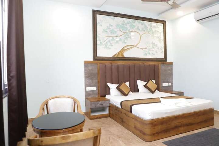 Room 2 of 18
