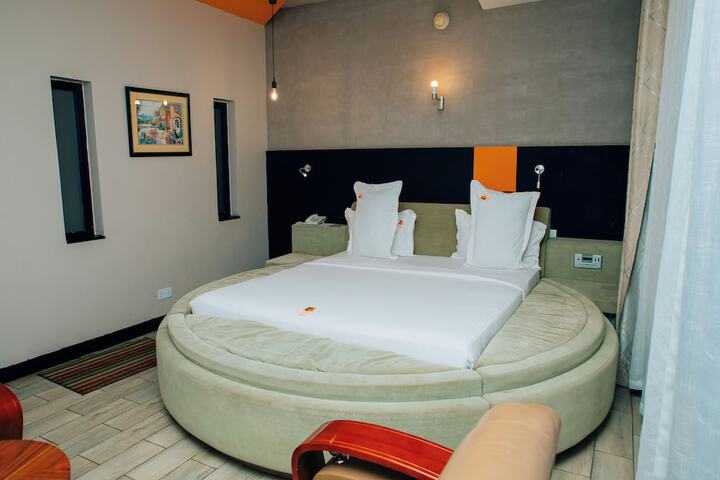Room 7 of 27