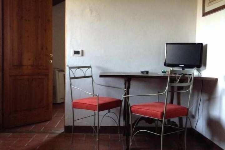 Room 10 of 24