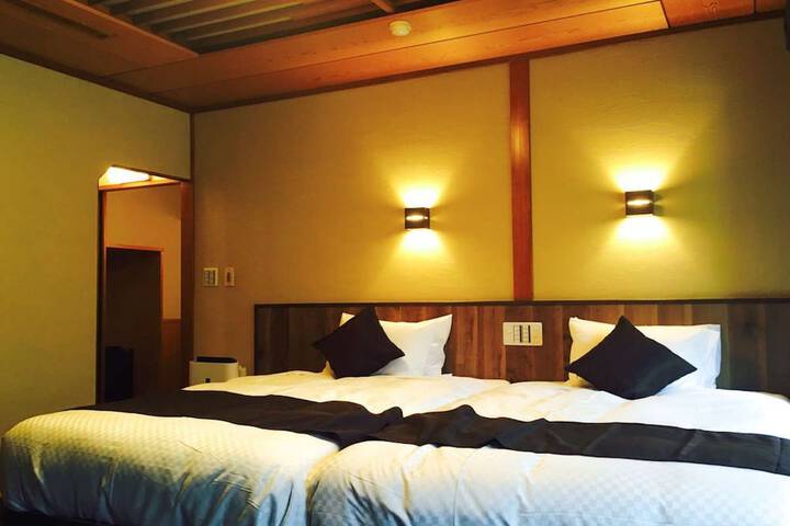 Room 8 of 84