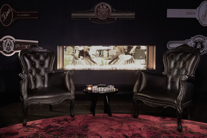 Lounge 113 of 142