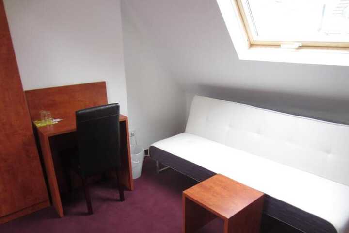 Room 15 of 38