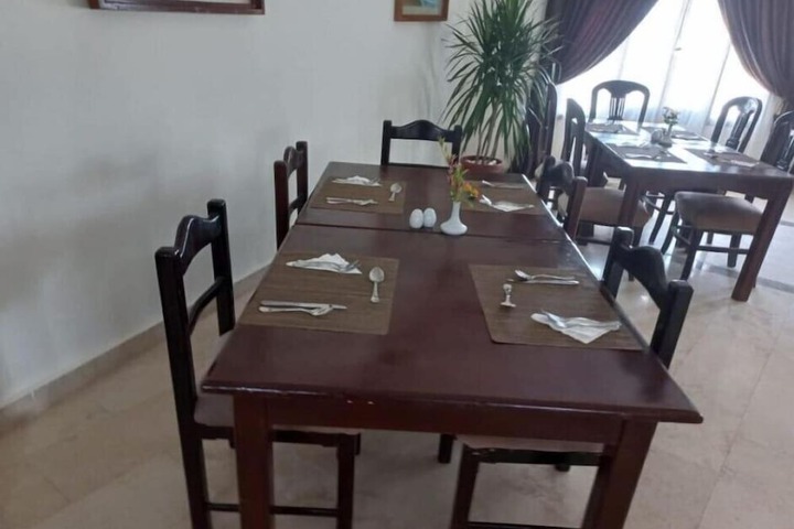 Dining 18 of 30
