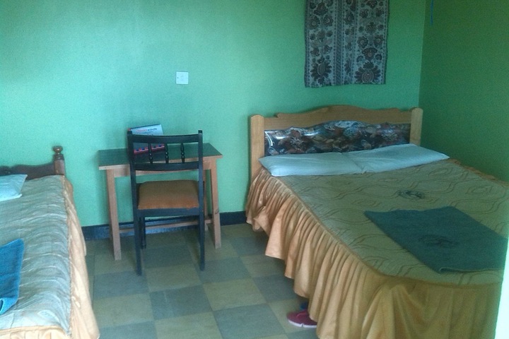 Room 8 of 18
