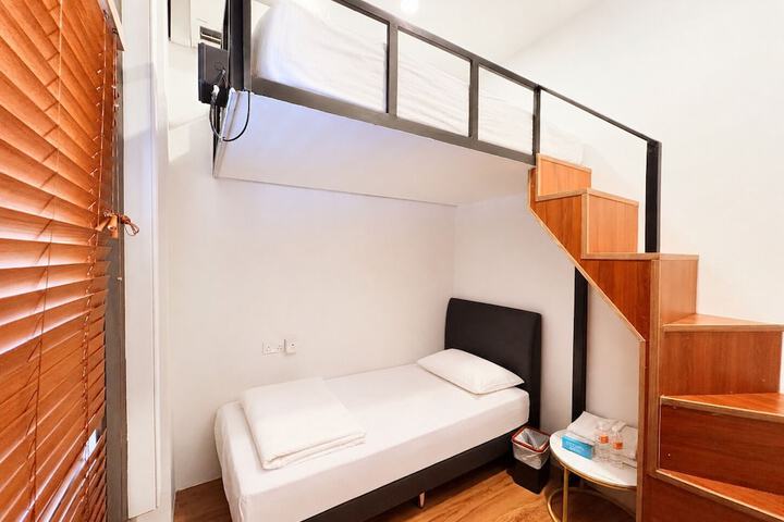 Room 95 of 121