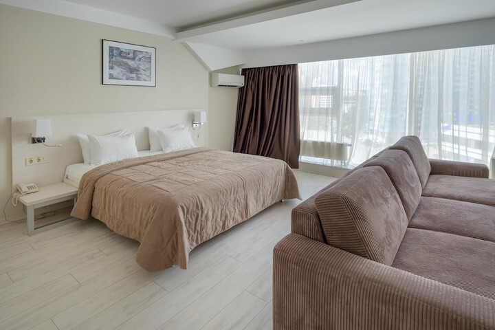Room 8 of 91