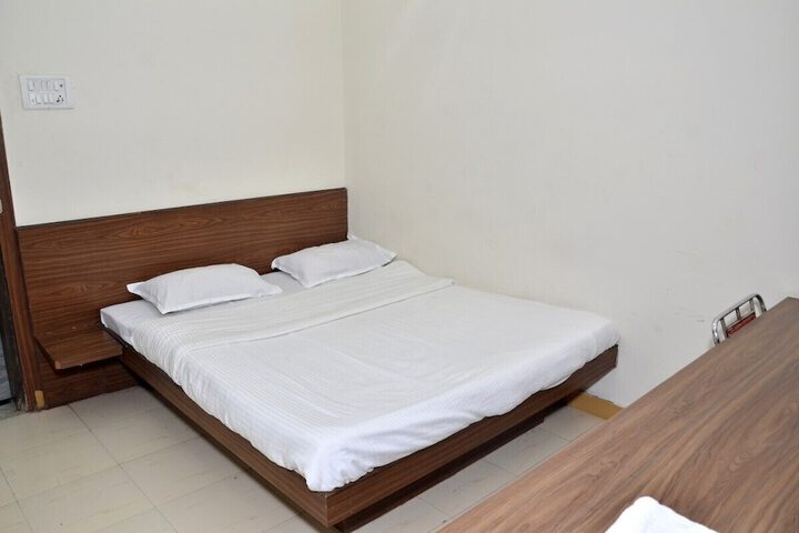 Room 6 of 31