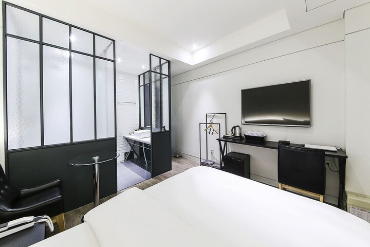 Room 8 of 35