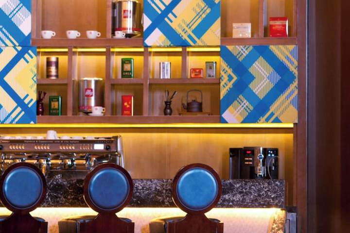 Lounge 50 of 62