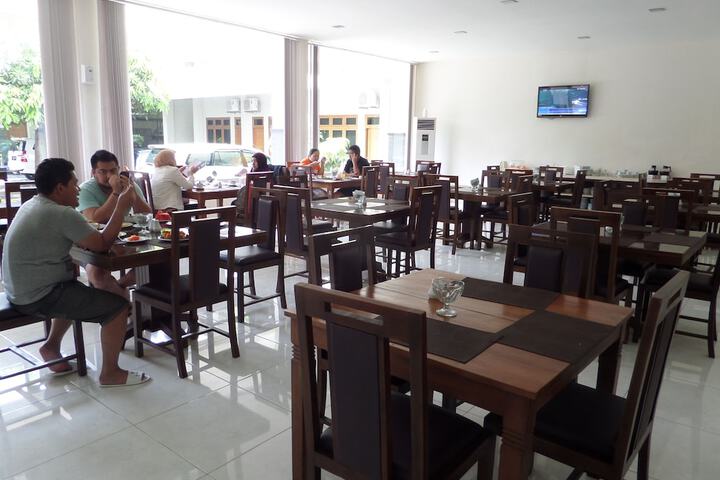 Dining 30 of 47