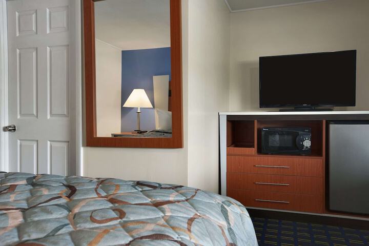 1 King Bed (1 of 7)