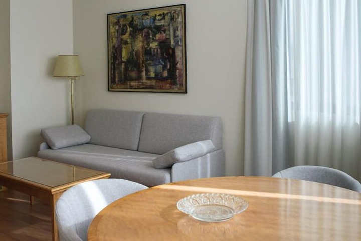 Room 27 of 73