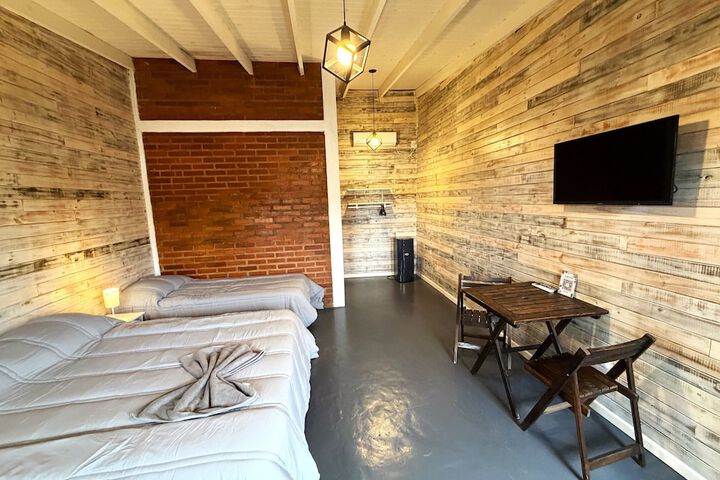 Room 20 of 104