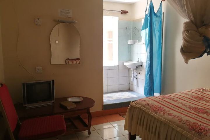 Room 3 of 33