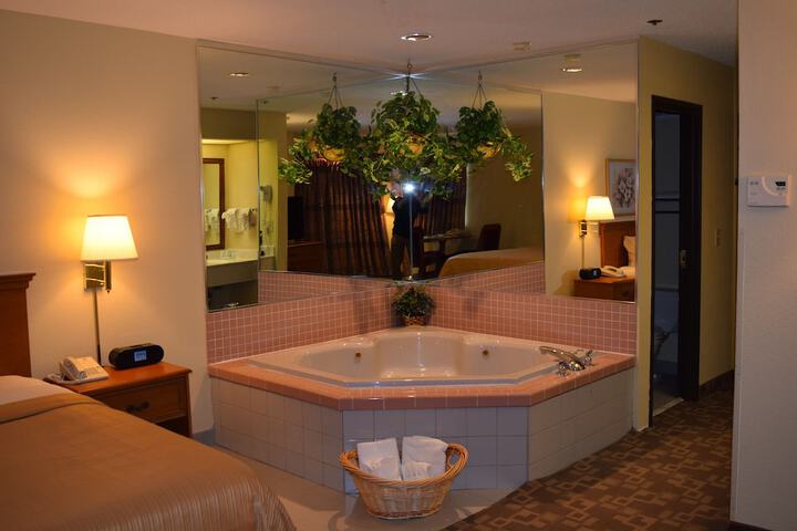 Hot Tub 38 of 51