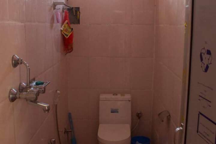 Room 7 of 27