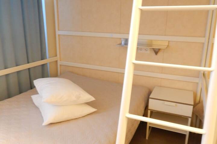 Room 32 of 86