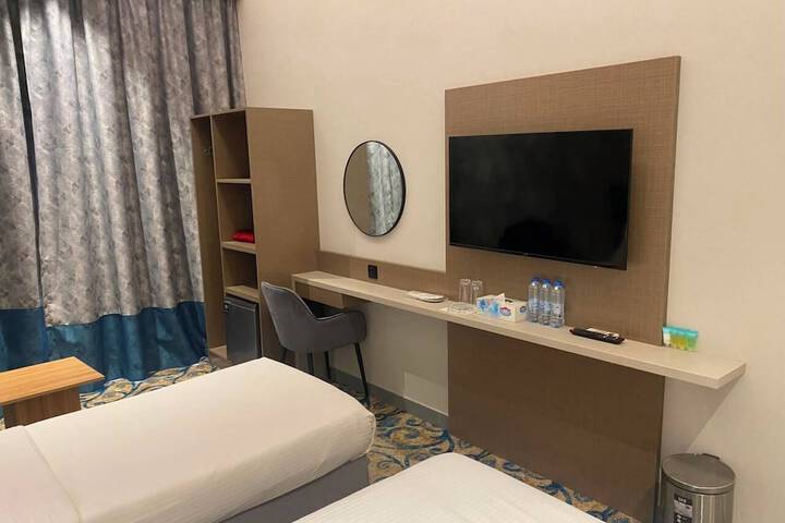 Room 12 of 33