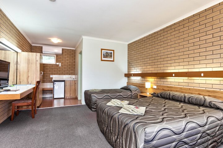 Room 6 of 34
