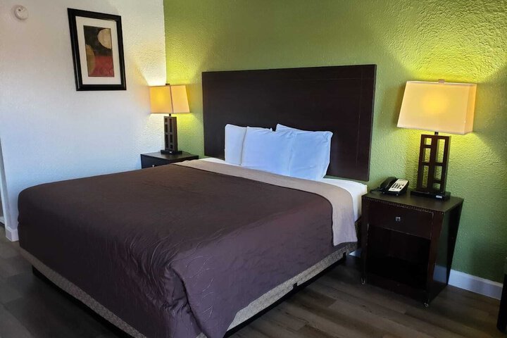 Room 8 of 15