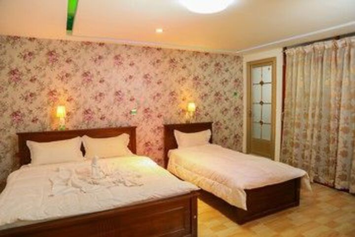 Room 14 of 24
