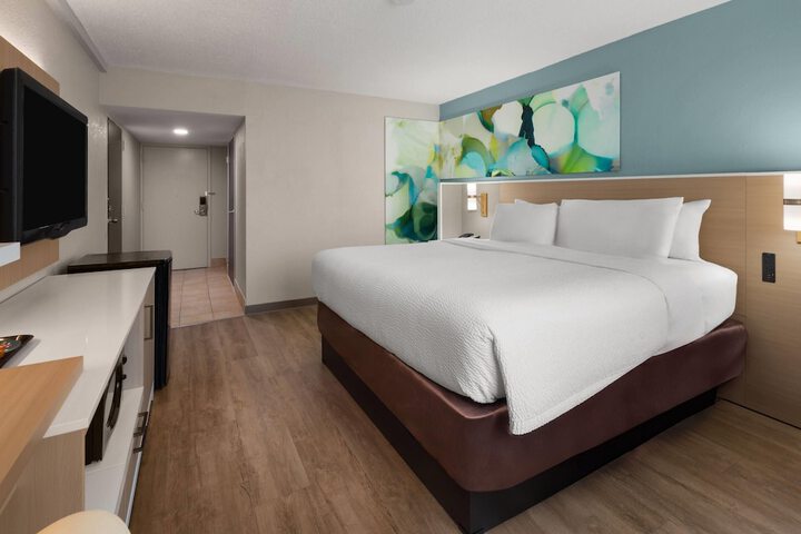 Room 28 of 65