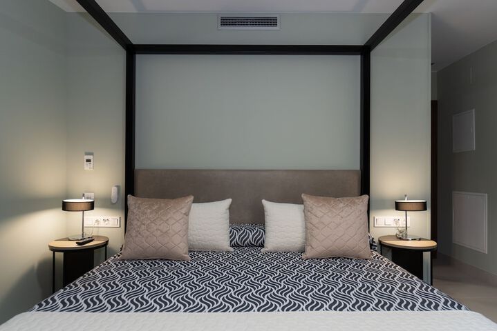 Room 8 of 65