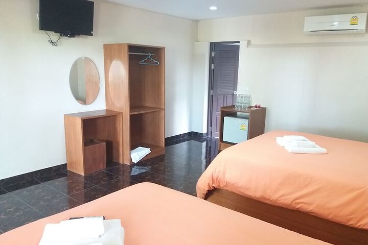 Room 7 of 33