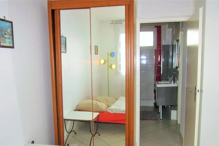 Room 2 of 10