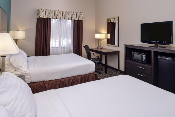 2 Queen Beds (4 of 11)