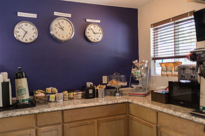 Breakfast/Coffee Service 21 of 38