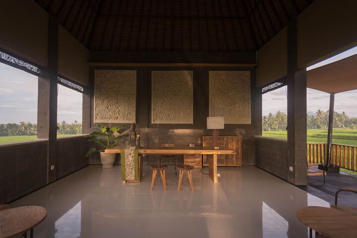 Entrance & Lobby