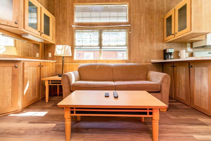 Room 33 of 177