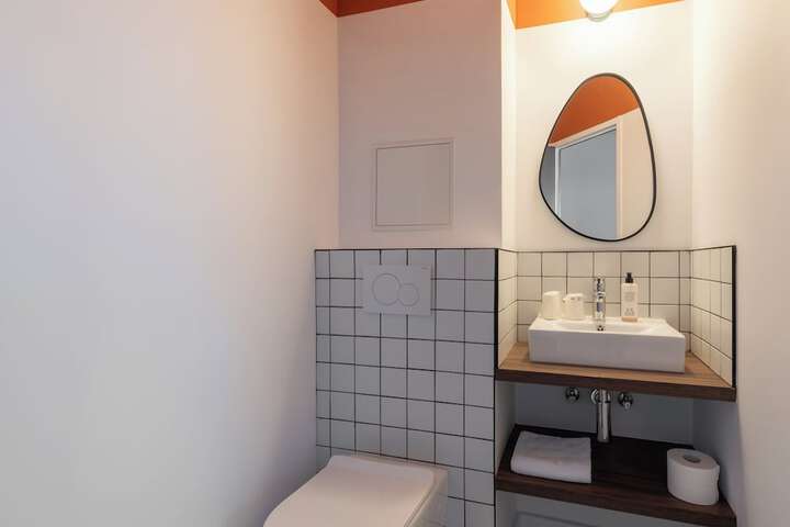 Room 33 of 115