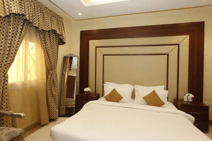 Room 4 of 25