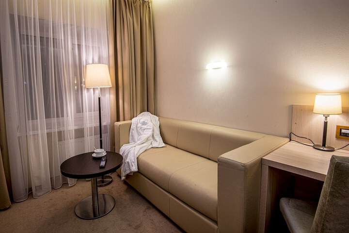 Room 10 of 36