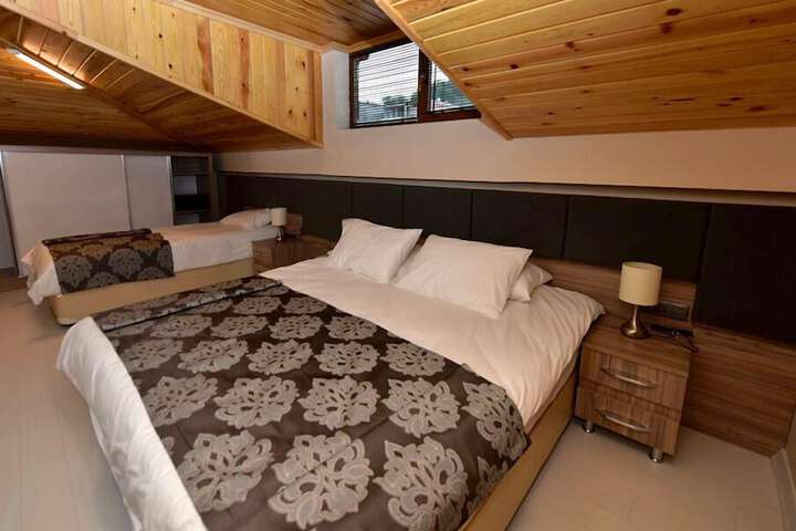 Room 5 of 33