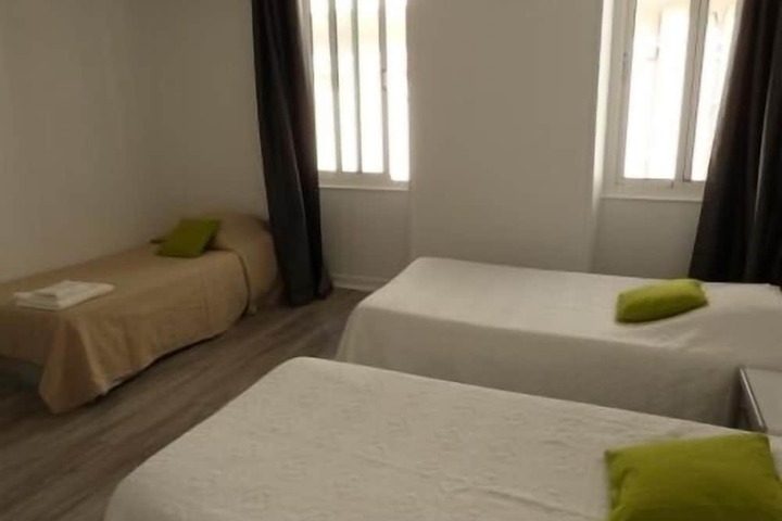 Room 16 of 40