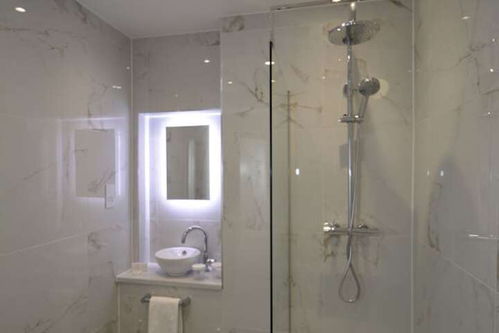 Room 8 of 14