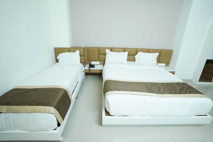 Room 13 of 27