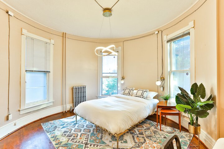 Room 2 of 70