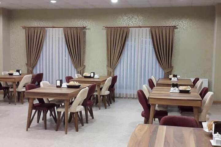 Dining 20 of 27