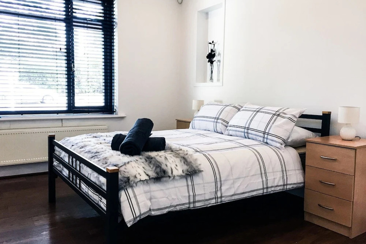 Room 6 of 11