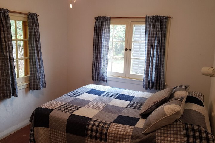 Room 27 of 215