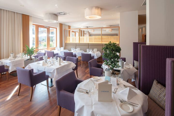 Dining 60 of 82
