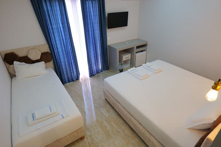 Room 33 of 95