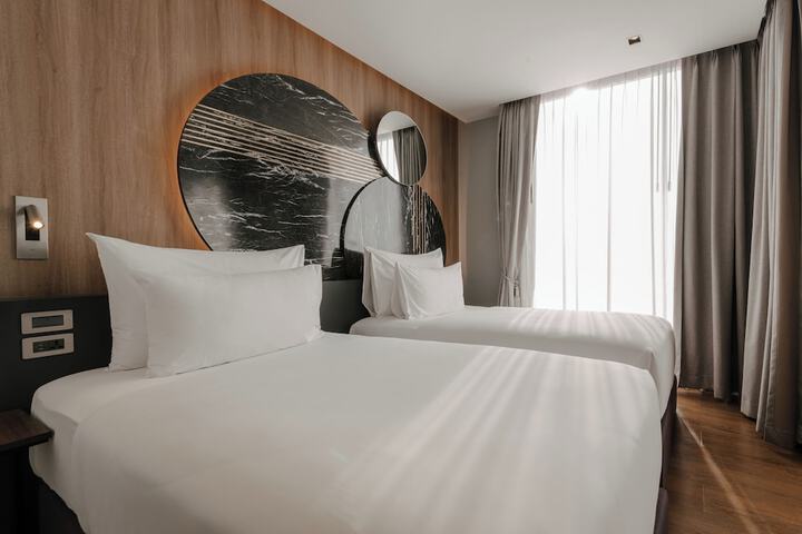 Room 37 of 216