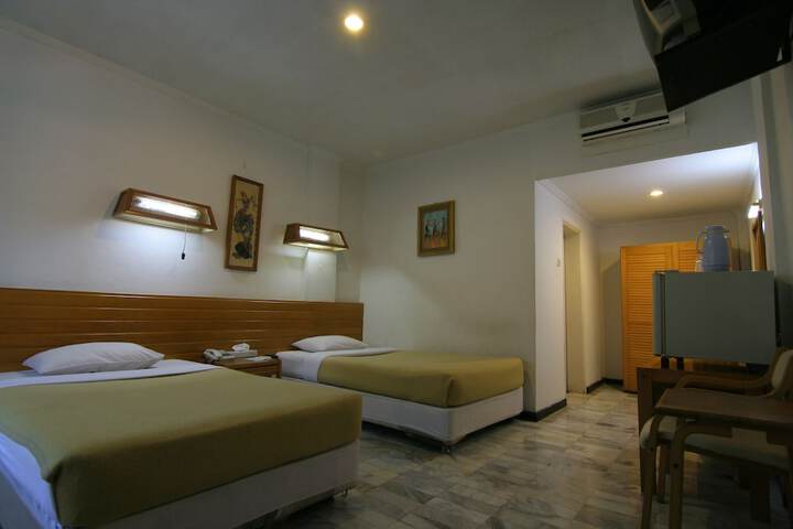 Room 2 of 40